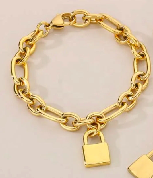 Lock pendant bracelet