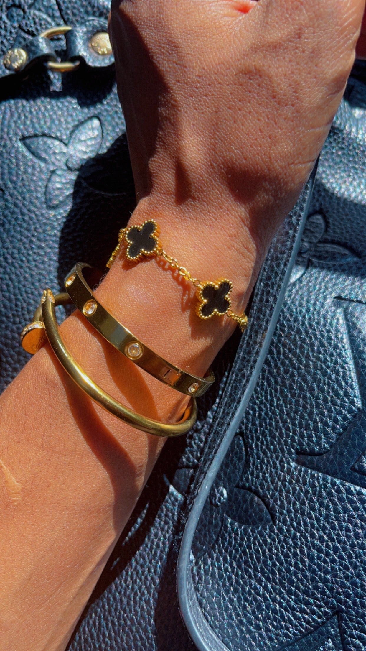 Clover Bracelet (black & gold)