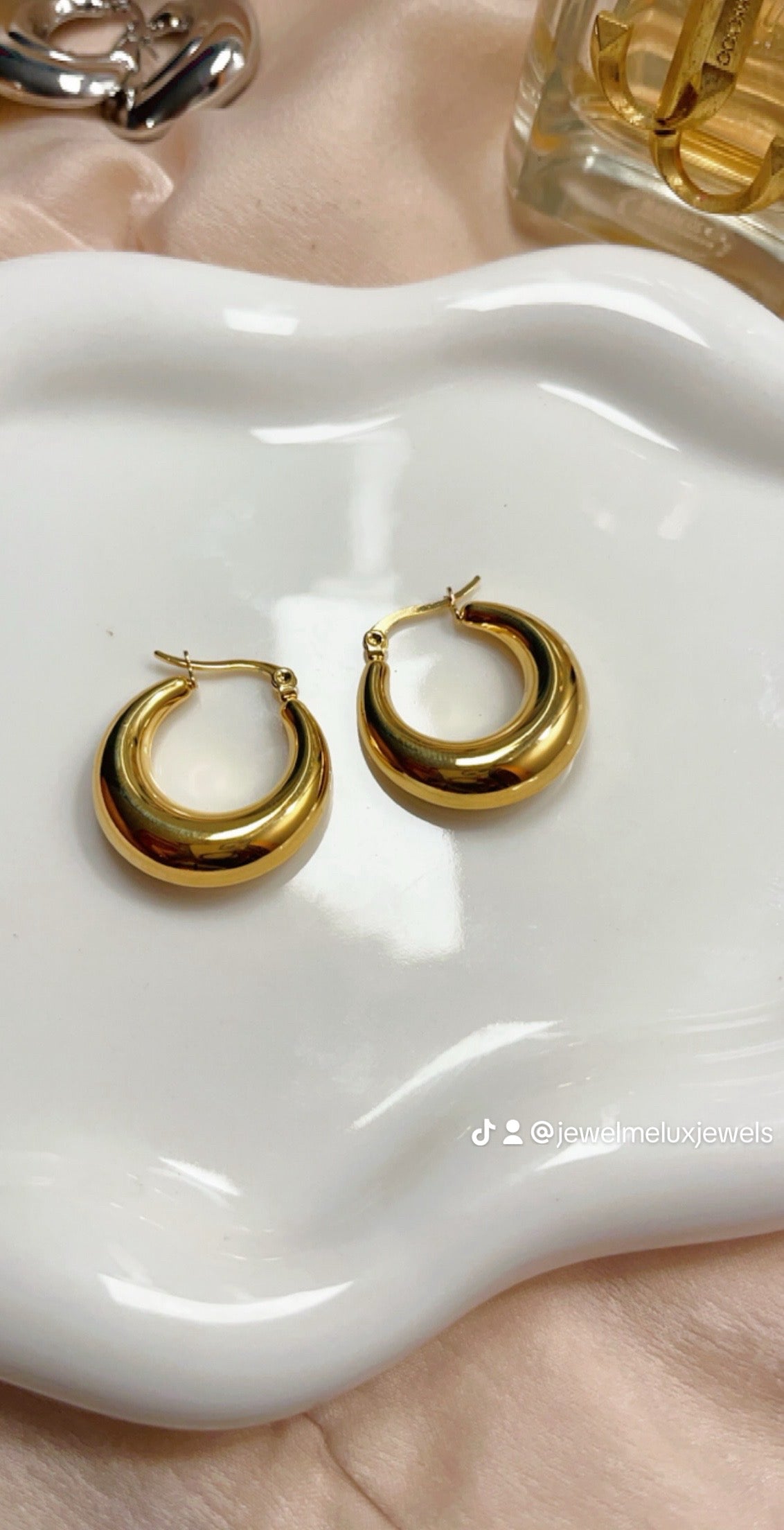 Caroline hoop earrings (gold)