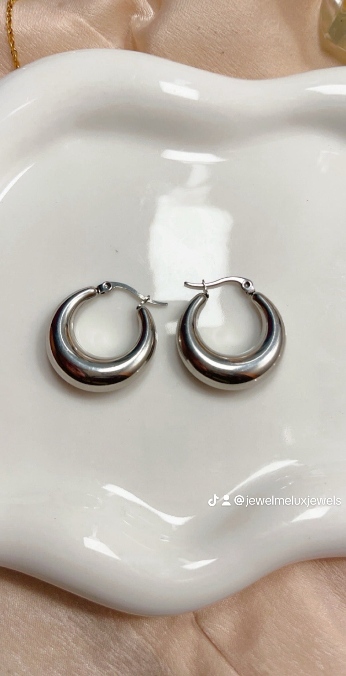 Caroline Hoop Earrings (silver)